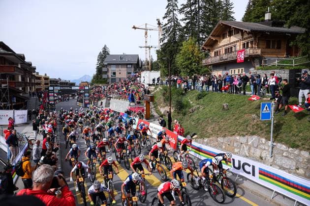 2025 UCI Mountain Bike World Championships Picture by Ed Sykes SWpix.com - 13 09 2025 - Cycling - 2025 UCI Mountain Bike World Championships - Cross-country Olympic - Crans-Montana, Valais, Switzerland - Men U23 - Race Start Copyright: x xSWpix.comx(t axPhotographyxHubxLtd)xEdxSykes SWpix.comx SWP-3030-3806