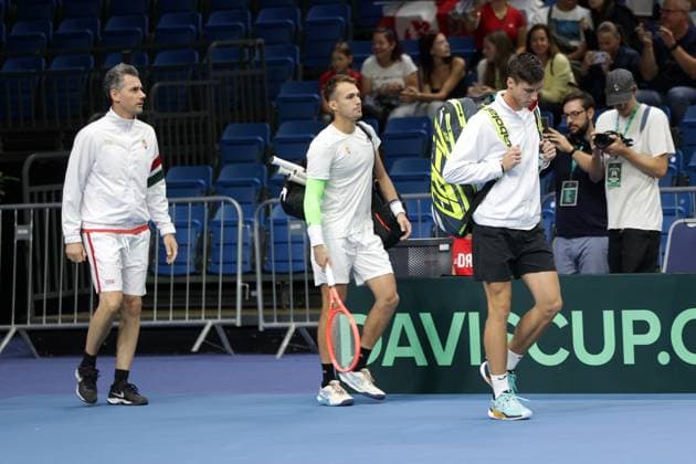 TENNIS - Davis Cup, HUN vs AUT DEBRECEN,HUNGARY,13.SEP.25 - TENNIS - ITF Davis Cup, qualification round 2, Hungary vs Austria. Image shows captain Kornel Bardoczky, Zsombor Piros and Fabian Marozsan (HUN).  GEPAxpictures xWalterxLuger
