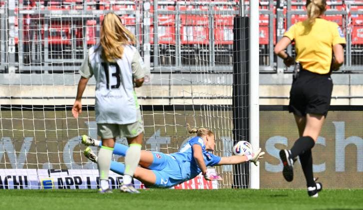13 09 2025 Soccer season 2025 2026 1 Google Pixel Women Bundesliga 02 Matchday 1 FC Nürnberg FCN Club Clubfrauen SV Werder Bremen SVW Sportfoto Zink xwoxzix Larissa Rusek 21, 1 FC Nürnberg FCN must concede goal to 0 2 by Amira Arfaoui 8, SV Werder Bremen , not in picture