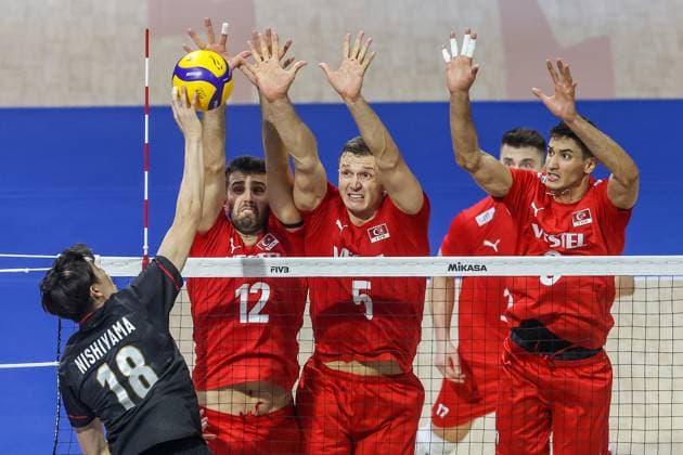 (250913) -- QUEZON CITY, Sept. 13, 2025 -- Nishiyama Hiroto (1st L) of Japan competes during the Pool G match between Japan and T¨¹rkiye at the 2025 FIVB Volleyball Men s World Championship, WM, Weltmeisterschaft in Quezon City, the Philippines, Sept. 13, 2025. ) (SP)THE PHILIPPINES-QUEZON CITY-VOLLEYBALL-FIVB MEN S WORLD CHAMPIONSHIP 2025-JPN VS TUR ROUELLExUMALI 