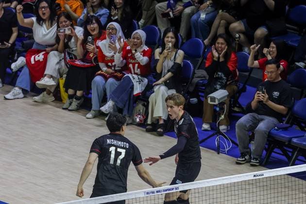 (250913) -- QUEZON CITY, Sept. 13, 2025 -- Players of Japan (front) celebrate scoring during the Pool G match between Japan and T¨¹rkiye at the 2025 FIVB Volleyball Men s World Championship, WM, Weltmeisterschaft in Quezon City, the Philippines, Sept. 13, 2025. ) (SP)THE PHILIPPINES-QUEZON CITY-VOLLEYBALL-FIVB MEN S WORLD CHAMPIONSHIP 2025-JPN VS TUR ROUELLExUMALI 