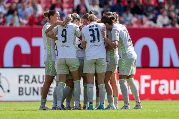 SV Werder Bremen players with goal celebration, cheering, jubilant, optimistic, match scene, highlight, joy about the goal to 0 2, THE DFB REGULATIONS PROHIBIT ANY USE OF PHOTOGRAPHS AS IMAGE SEQUENCES AND OR QUASI VIDEO , 13 09 2025, Nuremberg Germany , Football, Google Pixel Womens Bundesliga, 1 FC Nürnberg SV Werder Bremen xobx
