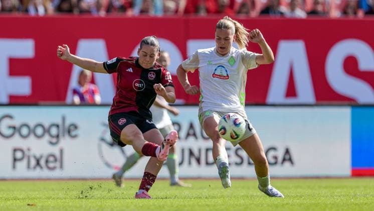 from left Jonna Brengel 1 FC Nürnberg, 10 and Juliane Wirtz SV Werder Bremen, 28 in a duel, dynamic, action, action, game scene, THE DFB GUIDELINES PROHIBIT ANY USE OF PHOTOGRAPHS AS IMAGE SEQUENCES AND OR QUASI VIDEO DFB REGULATIONS PROHIBIT ANY USE OF PHOTOGRAPHS AS IMAGE SEQUENCES AND OR QUASI VIDEO , 13 09 2025, Nuremberg Germany , Football, Google Pixel Women Bundesliga, 1 FC Nürnberg SV Werder Bremen xobx