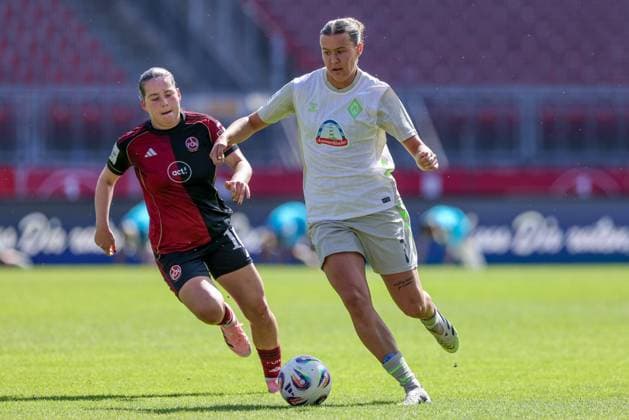 from left Jonna Brengel 1 FC Nürnberg, 10 and Larissa Mühlhaus SV Werder Bremen, 7 in a duel, dynamic, action, action, game scene, THE DFB GUIDELINES PROHIBIT ANY USE OF PHOTOGRAPHS AS IMAGE SEQUENCES AND OR QUASI VIDEO DFB REGULATIONS PROHIBIT ANY USE OF PHOTOGRAPHS AS IMAGE SEQUENCES AND OR QUASI VIDEO , 13 09 2025, Nuremberg Germany , Football, Google Pixel Women Bundesliga, 1 FC Nürnberg SV Werder Bremen xobx