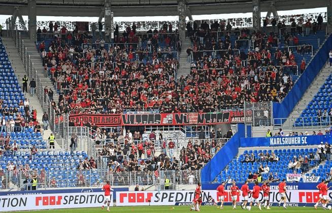 13 09 2025, xhbx, Soccer 2 Bundesliga, Karlsruher SC 1 FC Nürnberg v l Fans, Scarves, Banners, Flags of 1 FC Nuernberg DFL DFB REGULATIONS PROHIBIT ANY USE OF PHOTOGRAPHS as IMAGE SEQUENCES and or QUASI VIDEO Karlsruhe