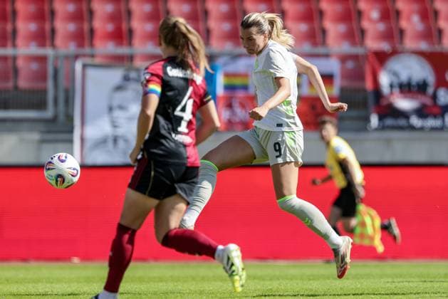 Medina Desic SV Werder Bremen, 9 on goal, shoots on goal, on the ball, action, action scene,,, THE DFB REGULATIONS PROHIBIT ANY USE OF PHOTOGRAPHS AS IMAGE SEQUENCES AND OR QUASI VIDEO , 13 09 2025, Nuremberg Germany , Soccer, Google Pixel Womens Bundesliga, 1 FC Nuremberg SV Werder Bremen xobx