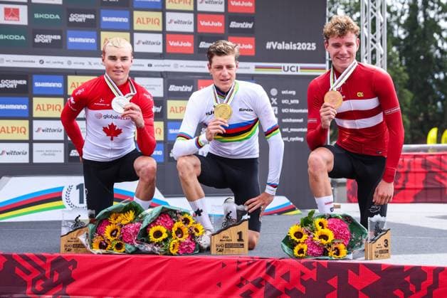 2025 UCI Mountain Bike World Championships Picture by Ed Sykes SWpix.com - 13 09 2025 - Cycling - 2025 UCI Mountain Bike World Championships - Cross-country Olympic - Crans-Montana, Valais, Switzerland - Men U23 Podium - Finn Treudler (Switzerland) receiving the Gold Medal to become World Champion, Cole Punchard (Canada) receiving the Silver Medal and Gustav Pedersen (Denmark) receiving the Bronze Medal Copyright: x xSWpix.comx(t axPhotographyxHubxLtd)xEdxSykes SWpix.comx SWP-3030-3972