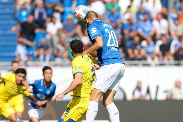 2025 09 13 xkix 2 Bundesliga SV Darmstadt 98 Eintracht Braunschweig v l , Erencan Yardimci Eintracht Braunschweig , Aleksander Vukovic SV Darmstadt 98 , header, header duel DFL DFB REGULATIONS PROHIBIT ANY USE OF PHOTOGRAPHS as IMAGE SEQUENCES and or QUASI VIDEO Copyright: JoaquimxFerreira