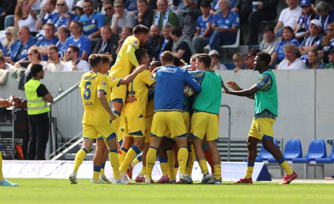 13 09 2025, xdcx, Soccer 2 Bundesliga, SV Darmstadt 98 Eintracht Braunschweig, emonline, emspor, despor, v l , Goal celebration, celebrate the goal DFL DFB REGULATIONS PROHIBIT ANY USE OF PHOTOGRAPHS AS IMAGE SEQUENCES AND OR QUASI VIDEO Copyright: HMBxMedia Claus