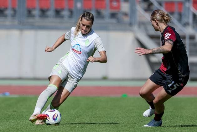from left Medina Desic SV Werder Bremen, 9 and Oliwia Wos 1 FC Nürnberg, 15 in a duel, dynamic, action, action, game scene, THE DFB REGULATIONS PROHIBIT ANY USE OF PHOTOGRAPHS AS IMAGE SEQUENCES AND OR QUASI VIDEO , 13 09 2025, Nuremberg Germany , Football, Google Pixel Womens Bundesliga, 1 FC Nuremberg SV Werder Bremen xobx