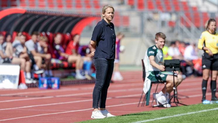 Friederike Kromp Fritzy Kromp, Coach, Head Coach, SV Werder Bremen , THE DFB GUIDELINES PROHIBIT ANY USE OF PHOTOGRAPHS AS IMAGE SEQUENCES AND OR QUASI VIDEO DFB REGULATIONS PROHIBIT ANY USE OF PHOTOGRAPHS AS IMAGE SEQUENCES AND OR QUASI VIDEO , 13 09 2025, Nuremberg Germany , Soccer, Google Pixel Womens Bundesliga, 1 FC Nuremberg SV Werder Bremen xobx