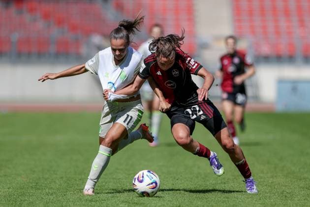 from left Maja Sternad SV Werder Bremen, 11 and Julia Pollak 1 FC Nürnberg, 22 in a duel, dynamic, action, action, game scene, THE DFB GUIDELINES PROHIBIT ANY USE OF PHOTOGRAPHS AS IMAGE SEQUENCES AND OR QUASI VIDEO DFB REGULATIONS PROHIBIT ANY USE OF PHOTOGRAPHS AS IMAGE SEQUENCES AND OR QUASI VIDEO , 13 09 2025, Nuremberg Germany , Football, Google Pixel Women Bundesliga, 1 FC Nürnberg SV Werder Bremen xobx