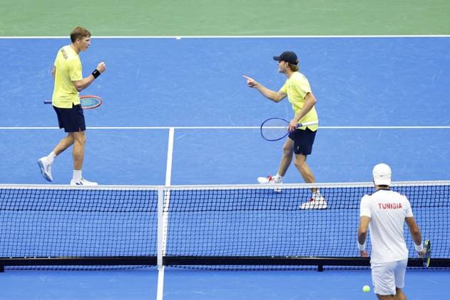 PARTILLE, SWEDEN 20250913 Swedens AndrÃ Göransson and Erik Grevelius in caps in the doubles match against Tunisias Aziz Ouakaa in cap and Moez Echargui in the Davis Cup meeting between Sweden and Tunisia in Partille arena PARTILLE SWEDEN x9200x  Copyright: xAdamxIhse TTx DAVIS CUP SVERIGE-TUNISIEN
