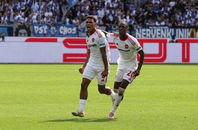 13 09 2025 Soccer Season 2025 2026 2 Soccer Bundesliga 05 Matchday Karlsruher SC KSC 1 FC Nürnberg FCN Club Sportfoto Zink DaMa xdaxmax DFL regulations prohibit any use of photographs as image sequences and or quasi video only for editorial use Jubel Freude Torjubel nach Tor zum 1 1 Henri Koudossou 8, 1 FC Nürnberg FCN Pape Demba Diop 20, 1 FC Nürnberg FCN jubelt freut sich Torschütze Henri Koudossou 8, 1 FC Nürnberg FCN