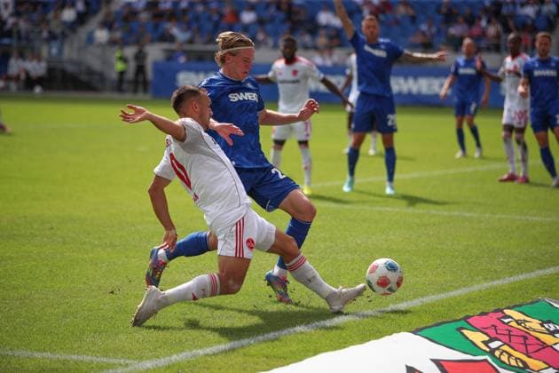 Battle for the ball Julian Justvan 1 FC Nuernberg, 10 and David Herold Karlsruher SC, 20 , GER, Karlsruher SC vs 1 FC Nuernberg, 2 Bundesliga, Matchday 5, 2025 2026, 13 09 2025, DFL REGULATIONS PROHIBIT ANY USE OF PHOTOGRAPHS AS IMAGE SEQUENCES AND OR QUASI VIDEO, GER, Karlsruher SC vs 1 FC Nuernberg, 2 Bundesliga, Matchday 5, 2025 2026, 13 09 2025 Karlsruhe Copyright: xEibner-Pressefoto JanxPrihodax EP_JPA