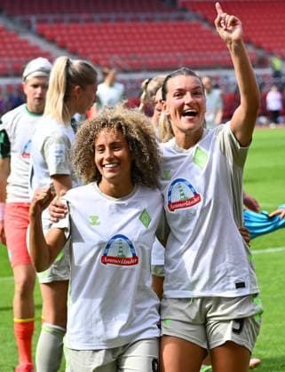 13 09 2025 Soccer season 2025 2026 1 Google Pixel Women Bundesliga 02 Matchday 1 FC Nuremberg FCN Club Clubfrauen SV Werder Bremen SVW Sportfoto Zink xwoxzix Amira Arfaoui 8, SV Werder Bremen Medina Desic 9, SV Werder Bremen Cheering joy after the end of the match