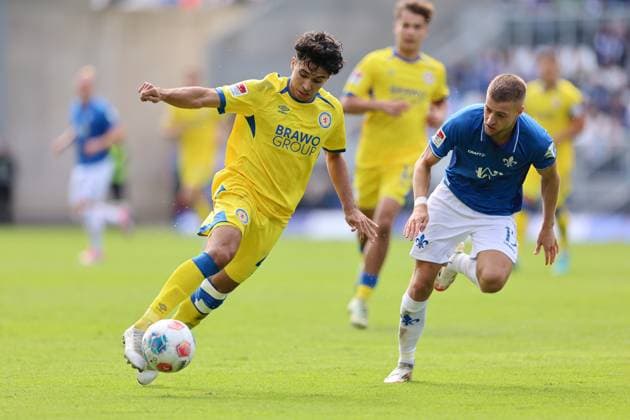 13 09 2025, xdcx, Soccer 2 Bundesliga, SV Darmstadt 98 Eintracht Braunschweig, emonline, emspor, despor, v l , Johan Gomez Eintracht Braunschweig , Fabian Nürnberger SV Darmstadt 98 DFL DFB REGULATIONS PROHIBIT ANY USE OF PHOTOGRAPHS AS IMAGE SEQUENCES AND OR QUASI VIDEO Copyright: HMBxMedia Claus