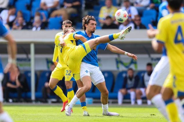 13 09 2025, xdcx, Soccer 2 Bundesliga, SV Darmstadt 98 Eintracht Braunschweig, emonline, emspor, despor, v l , Max Marie Eintracht Braunschweig , Fraser Hornby SV Darmstadt 98 DFL DFB REGULATIONS PROHIBIT ANY USE OF PHOTOGRAPHS AS IMAGE SEQUENCES AND OR QUASI VIDEO Copyright: HMBxMedia Claus