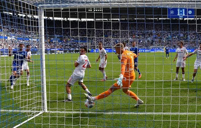 13 09 2025, xhbx, Soccer 2 Bundesliga, Karlsruher SC 1 FC Nürnberg v l Jan Reichert 1 FC Nuernberg saves on the line DFL DFB REGULATIONS PROHIBIT ANY USE OF PHOTOGRAPHS as IMAGE SEQUENCES and or QUASI VIDEO Karlsruhe