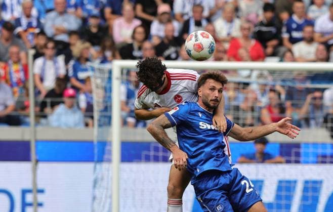 13 09 2025 Soccer season 2025 2026 2 Soccer Bundesliga 05 Matchday Karlsruher SC KSC 1 FC Nuremberg FCN Club Sportfoto Zink DaMa xdaxmax DFL regulations prohibit any use of photographs as image sequences and or quasi video only for editorial use Fabio Gruber 4, 1 FC Nuremberg FCN in header duel with Fabian Schleusener 24, Karlsruher SC KSC
