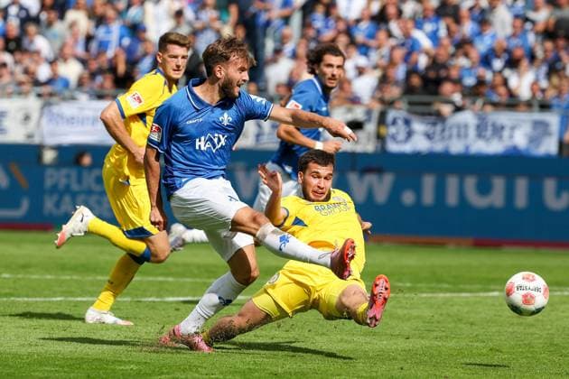 2025 09 13 xkix 2 Bundesliga SV Darmstadt 98 Eintracht Braunschweig v l , Kilian Julian Corredor SV Darmstadt 98 , Mehmet Aydin Eintracht Braunschweig , in action, in action, shot on goal DFL DFB REGULATIONS PROHIBIT ANY USE OF PHOTOGRAPHS as IMAGE SEQUENCES and or QUASI VIDEO Copyright: JoaquimxFerreira