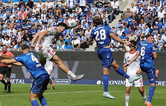 13 09 2025 Soccer Season 2025 2026 2 Soccer Bundesliga 05 Matchday Karlsruher SC KSC 1 FC Nürnberg FCN Club Sportfoto Zink DaMa xdaxmax DFL regulations prohibit any use of photographs as image sequences and or quasi video only for editorial use Luka Lochoshvili 24, 1 FC Nürnberg FCN with header