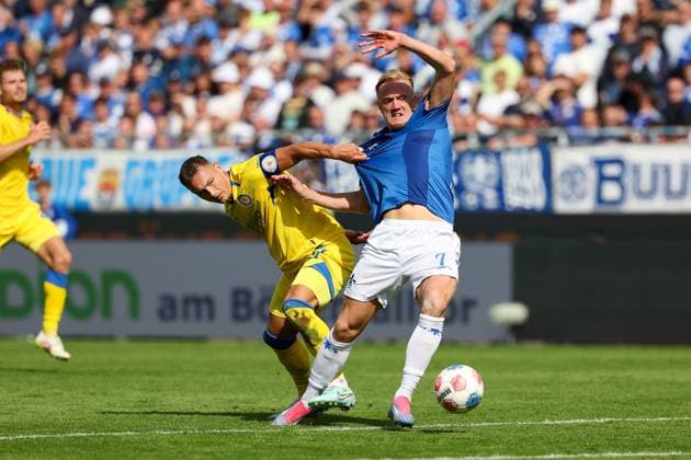 2025 09 13 xkix 2 Bundesliga SV Darmstadt 98 Eintracht Braunschweig v l , Sven Köhler Eintracht Braunschweig , Isac Alexi Sivert Lidberg SV Darmstadt 98 Zweikampf, Action, Aktion, Battles for the Ball, faul und Rote Karte DFL DFB REGULATIONS PROHIBIT ANY USE OF PHOTOGRAPHS as IMAGE SEQUENCES and or QUASI VIDEO Copyright: JoaquimxFerreira