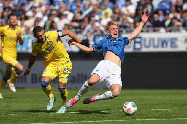 2025 09 13 xkix 2 Bundesliga SV Darmstadt 98 Eintracht Braunschweig v l , Sven Köhler Eintracht Braunschweig , Isac Alexi Sivert Lidberg SV Darmstadt 98 Zweikampf, Action, Aktion, Battles for the Ball, faul und Rote Karte DFL DFB REGULATIONS PROHIBIT ANY USE OF PHOTOGRAPHS as IMAGE SEQUENCES and or QUASI VIDEO Copyright: JoaquimxFerreira