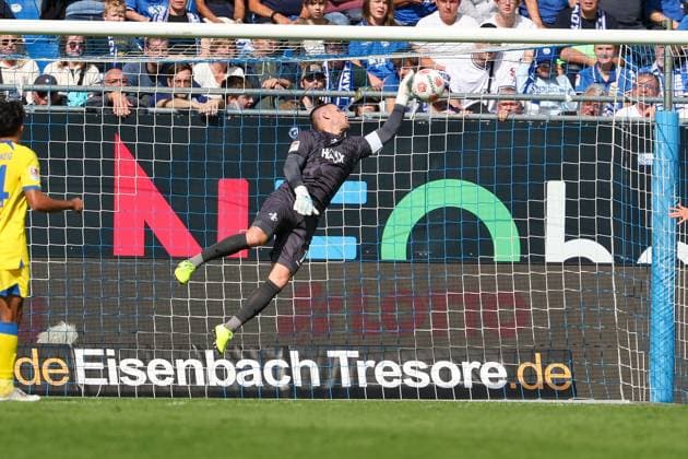 2025 09 13 xkix 2 Bundesliga SV Darmstadt 98 Eintracht Braunschweig v l , Glanzparade Goalkeeper, Goalkeeper Marcel Schuhen SV Darmstadt 98 DFL DFB REGULATIONS PROHIBIT ANY USE OF PHOTOGRAPHS as IMAGE SEQUENCES and or QUASI VIDEO Copyright: JoaquimxFerreira