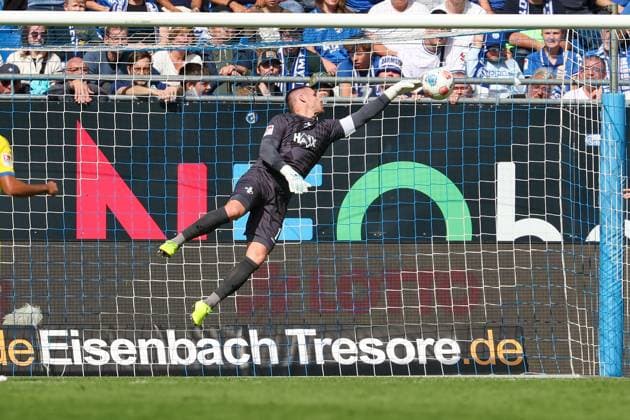 2025 09 13 xkix 2 Bundesliga SV Darmstadt 98 Eintracht Braunschweig v l , Glanzparade Goalkeeper, Goalkeeper Marcel Schuhen SV Darmstadt 98 DFL DFB REGULATIONS PROHIBIT ANY USE OF PHOTOGRAPHS as IMAGE SEQUENCES and or QUASI VIDEO Copyright: JoaquimxFerreira