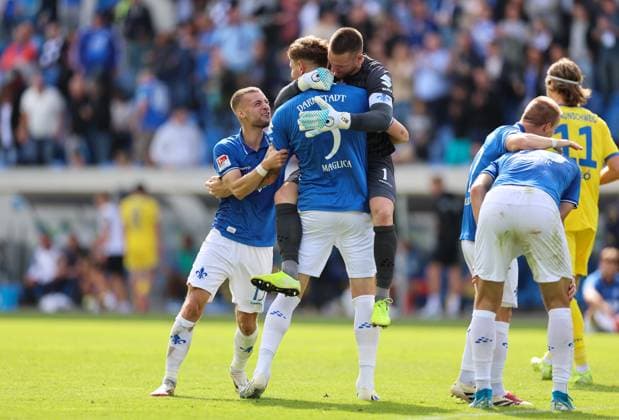 13 09 2025, xdcx, Soccer 2 Bundesliga, SV Darmstadt 98 Eintracht Braunschweig, emonline, emspor, despor, v l , Fabian Nürnberger SV Darmstadt 98 , Matej Maglica SV Darmstadt 98 , Goalkeeper Marcel Schuhen SV Darmstadt 98 jubilantly cheering jubilantly cheering DFL DFB REGULATIONS PROHIBIT ANY USE OF PHOTOGRAPHS AS IMAGE SEQUENCES AND OR QUASI VIDEO Copyright: HMBxMedia Claus
