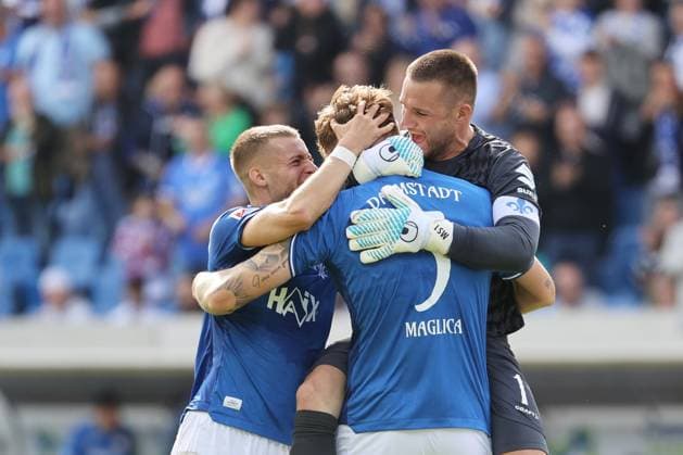 13 09 2025, xtvx, Soccer 2 Bundesliga, SV Darmstadt 98 Eintracht Braunschweig v l Final whistle Fabian Nuernberger SV Darmstadt 98 Matej Maglica SV Darmstadt 98 Goalkeeper Marcel Schuhen SV Darmstadt 98 after the match, after the match DFL DFB REGULATIONS PROHIBIT ANY USE OF PHOTOGRAPHS as IMAGE SEQUENCES and or QUASI VIDEO Darmstadt