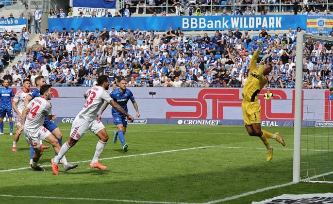 13 09 2025 Soccer Season 2025 2026 2 Soccer Bundesliga 05 Matchday Karlsruher SC KSC 1 FC Nürnberg FCN Club Sportfoto Zink DaMa xdaxmax DFL regulations prohibit any use of photographs as image sequences and or quasi video only for editorial use Luka Lochoshvili 24, 1 FC Nürnberg FCN with header gg Hans Christian Bernat 1, Karlsruher SC KSC to the crossbar