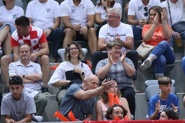 Croatia v France - 2025 Davis Cup Qualifiers Second Round: Day 2 OSIJEK, CROATIA - SEPTEMBER 13: Fans cheering during the 2025 Davis Cup Qualifier second round match between Mate Pavic and Nikola Mektic of Croatia and Benjamin Bonzi and Pierre-Hugues Herbert of France at Dvorana Gradski Vrt on September 13, 2025 in Osijek, Croatia.  DavidxJerkovic PIXSELL