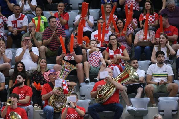 Croatia v France - 2025 Davis Cup Qualifiers Second Round: Day 2 OSIJEK, CROATIA - SEPTEMBER 13: Fans cheering during the 2025 Davis Cup Qualifier second round match between Mate Pavic and Nikola Mektic of Croatia and Benjamin Bonzi and Pierre-Hugues Herbert of France at Dvorana Gradski Vrt on September 13, 2025 in Osijek, Croatia.  DavidxJerkovic PIXSELL