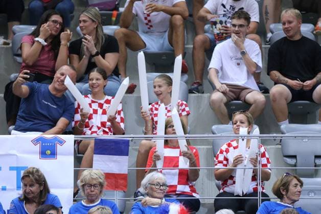 Croatia v France - 2025 Davis Cup Qualifiers Second Round: Day 2 OSIJEK, CROATIA - SEPTEMBER 13: Fans cheering during the 2025 Davis Cup Qualifier second round match between Mate Pavic and Nikola Mektic of Croatia and Benjamin Bonzi and Pierre-Hugues Herbert of France at Dvorana Gradski Vrt on September 13, 2025 in Osijek, Croatia.  DavidxJerkovic PIXSELL