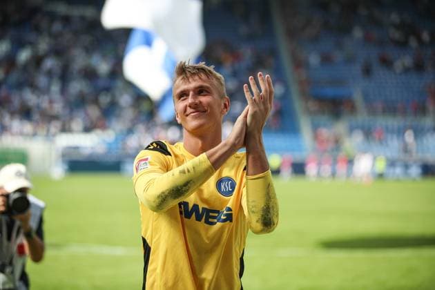 Named Man of the Match by the fans Hans Christian Bernat Karlsruher SC, Goalkeeper 01 by the fans, GER, Karlsruher SC vs 1 FC Nuernberg, 2 Bundesliga, Matchday 5, 2025 2026, 13 09 2025, DFL REGULATES PROHIBIT ANY USE OF PHOTOGRAPHS AS IMAGE SEQUENCES AND OR QUASI VIDEO, GER, Karlsruher SC vs 1 FC Nuernberg, 2 Bundesliga, Matchday 5, 2025 2026, 13 09 2025 Karlsruhe Copyright: xEibner-Pressefoto JanxPrihodax EP_JPA