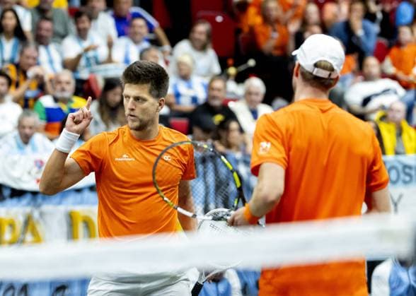 GRONINGEN - Sander Arends and Botic van de Zandschulp on the second day of the second qualifying round for the Davis Cup Finals between the Netherlands and Argentina at Martiniplaza. ANP SANDER KONING xVIxANPxSportx xxANPxIVx 536104136 originalFilename: 536104136.jpg