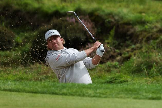 13th September 2025; Wentworth Club, London, England; The BMW PGA, Golf Herren Championship Round 3; Oliver Lindell of Finland plays a bunker shot on the 4th hole  HenningxvonxJagow