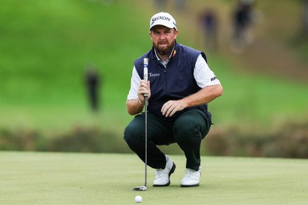 13th September 2025; Wentworth Club, London, England; The BMW PGA, Golf Herren Championship Round 3; Shane Lowry of Ireland checks his putt line  HenningxvonxJagow