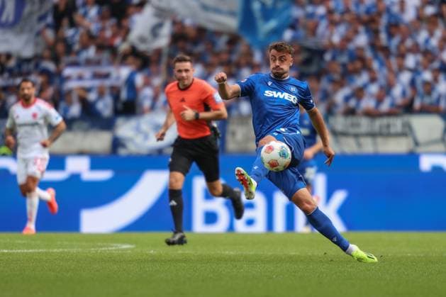 Philipp Foerster Karlsruher SC, 11 with great ball reception, GER, Karlsruher SC vs 1 FC Nuernberg, 2 Bundesliga, 5 Matchday, 2025 2026, 13 09 2025, DFL REGULATIONS PROHIBIT ANY USE OF PHOTOGRAPHS AS IMAGE SEQUENCES AND OR QUASI VIDEO, GER, Karlsruher SC vs 1 FC Nuernberg, 2 Bundesliga, 5 Matchday, 2025 2026, 13 09 2025 Karlsruhe Copyright: xEibner-Pressefoto JanxPrihodax EP_JPA