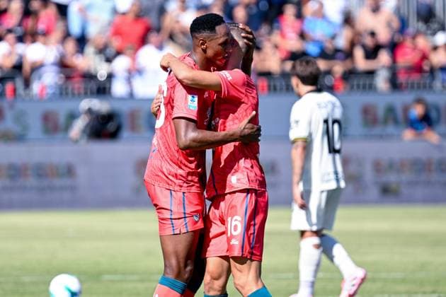 Cagliari s Yerry Mina in action for 1-0 during the Serie A soccer match between Cagliari Calcio and Parma at the Unipol Domus in Cagliari, Sardinia - Saturday, 13 september 2025. - Soccer  Copyright: xGianlucaxZuddas LaPressex