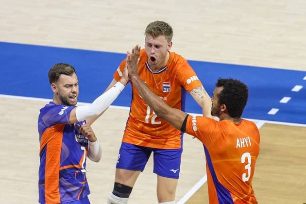 (250913) -- QUEZON CITY, Sept. 13, 2025 -- Players of the Netherlands celebrate scoring during the Pool B match between the Netherlands and Qatar at the 2025 FIVB Volleyball Men s World Championship, WM, Weltmeisterschaft in Quezon City, the Philippines, Sept. 13, 2025. ) (SP)THE PHILIPPINES-QUEZON CITY-VOLLEYBALL-FIVB MEN S WORLD CHAMPIONSHIP 2025-NED VS QAT RouellexUmali 