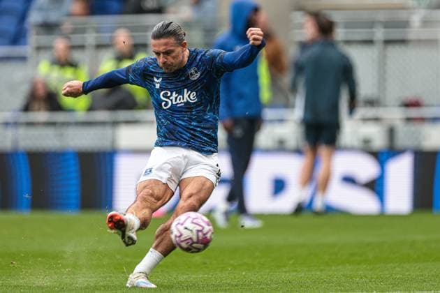 Premier League Everton v Aston Villa Jack Grealish of Everton takes shot warming up ahead of the Premier League match Everton vs Aston Villa at Hill Dickinson Stadium, Liverpool, United Kingdom, 13th September 2025 (Photo by Mark Cosgrove News Images) Liverpool Hill Dickinson Stadium Merseyside United Kingdom Copyright: xMarkxCosgrove NewsxImagesx