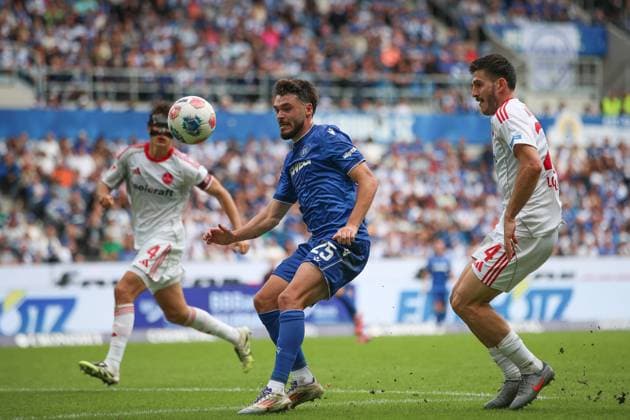 Lilian Egloff Karlsruher SC, 25 in the box surrounded by Fabio Gruber 1 FC Nuernberg, 04 and Luka Lochoshvili 1 FC Nuernberg, 24 , GER, Karlsruher SC vs 1 FC Nuernberg, 2 Bundesliga, Matchday 5, 2025 2026, 13 09 2025, DFL REGULATES PROHIBIT ANY USE OF PHOTOGRAPHS AS IMAGE SEQUENCES AND OR QUASI VIDEO, GER, Karlsruher SC vs 1 FC Nuernberg, 2 Bundesliga, Matchday 5, 2025 2026, 13 09 2025 Karlsruhe Copyright: xEibner-Pressefoto JanxPrihodax EP_JPA