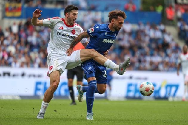 Fabian Schleusener Karlsruher SC, 24 claims the ball in a duel against Luka Lochoshvili 1 FC Nuernberg, 24 , GER, Karlsruher SC vs 1 FC Nuernberg, 2 Bundesliga, Matchday 5, 2025 2026, 13 09 2025, DFL REGULATES PROHIBIT ANY USE OF PHOTOGRAPHS AS IMAGE SEQUENCES AND OR QUASI VIDEO, GER, Karlsruher SC vs 1 FC Nuernberg, 2 Bundesliga, Matchday 5, 2025 2026, 13 09 2025 Karlsruhe Copyright: xEibner-Pressefoto JanxPrihodax EP_JPA