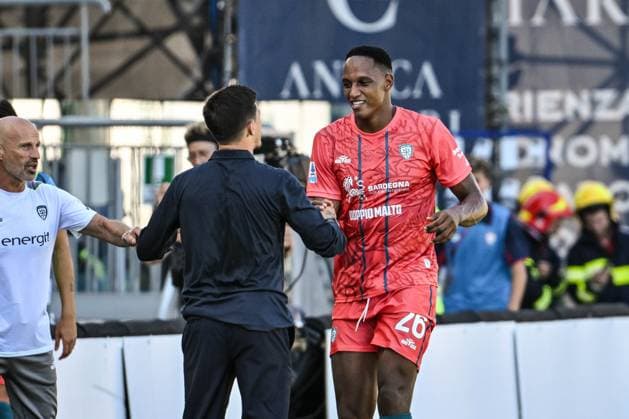 Yerri Mina of Cagliari Calcio, Esultanza, Joy, Celebration After scoring goal, Fabio Pisacane Head Coach of Cagliari Calcio during Cagliari Calcio vs Parma Calcio, Italian soccer Serie A match in Cagliari, Italy, September 13 2025  Copyright: xLuigixCanu IPAxSportx xipa-agency.netx xx IPA_64780046 IPA_Agency_IPA64780046