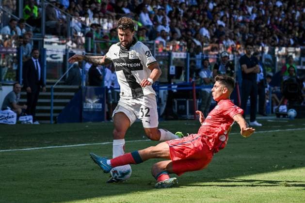 Patrick Cutrone of Parma Calcio, Adam Obert of Cagliari Calcio during Cagliari Calcio vs Parma Calcio, Italian soccer Serie A match in Cagliari, Italy, September 13 2025  Copyright: xLuigixCanu IPAxSportx xipa-agency.netx xx IPA_64780691 IPA_Agency_IPA64780691