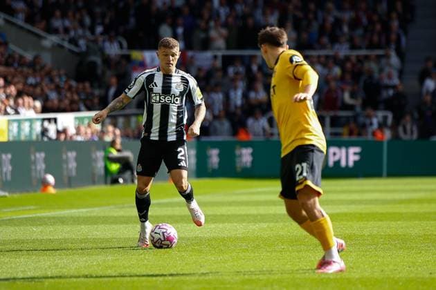 13th September 2025; St James Park, Newcastle, England; Premier League Football, Newcastle United versus Wolverhampton Wanderers; Kieran Trippier of Newcastle United runs at Rodrigo Gomes of Wolverhampton Wanderers  CraigxCowan