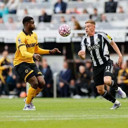 Newcastle United v Wolverhampton Wanderers Premier League Yerson Mosquera of Wolverhampton Wanderers competes for the ball with Harvey Barnes of Newcastle United (right) during the Premier League match at St. James s Park, Newcastle UK Newspapers OUT Copyright: xFredxPalmerx FIL-22216-0042